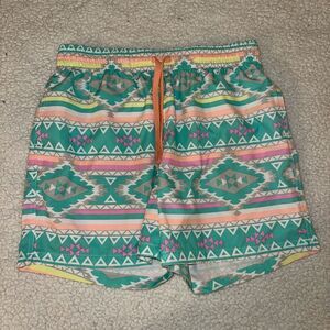 Chubbies Men’s Teal Coral Aztec Pattern 5.5” Swim Shorts Medium EUC